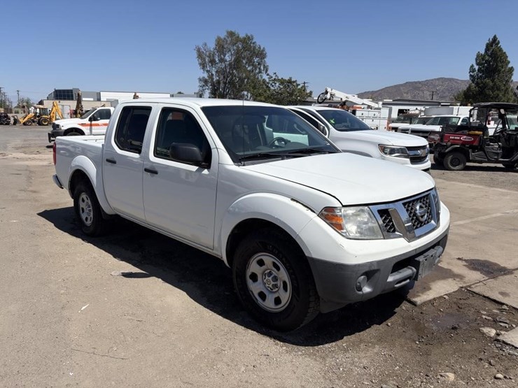 2015-nissan-frontier-image-2