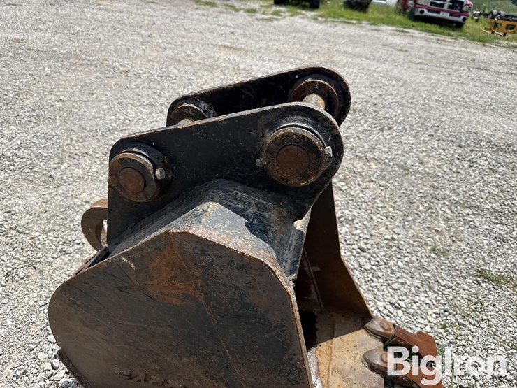 esco-24”-bucket-image-12