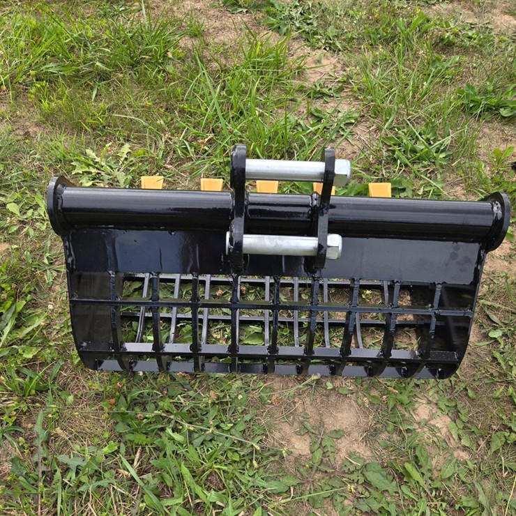#2044 • 60 cm (approx.. 24") excavator grid bucket