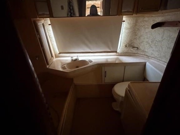 l2--1984-airstream-image-9