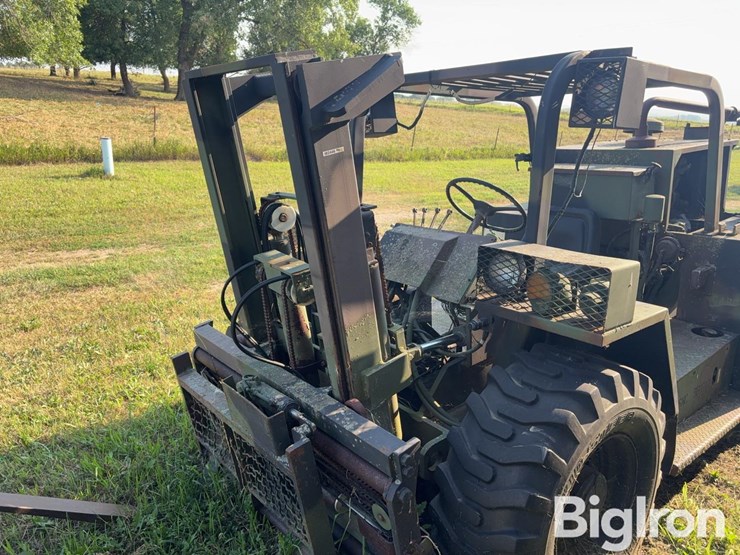 military-rough-terrain-forklift-image-10