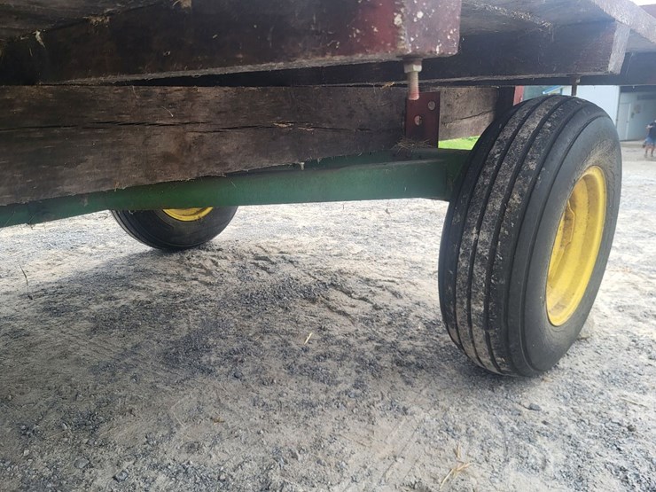 hay-wagon-w/running-gear-image-19