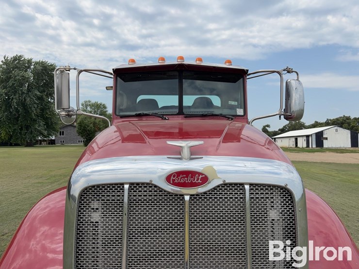 2010-peterbilt-386-image-19
