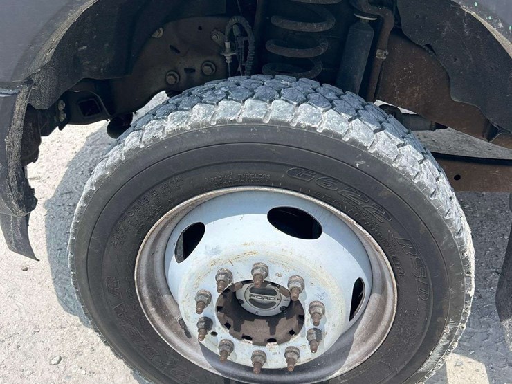 2017-ford-f550-image-33