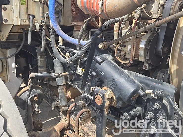 2012-peterbilt-348-image-71