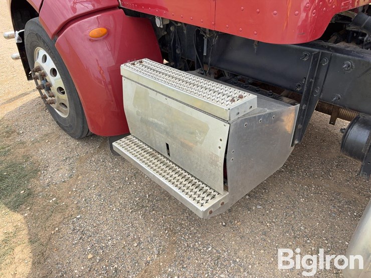 2010-peterbilt-386-image-17