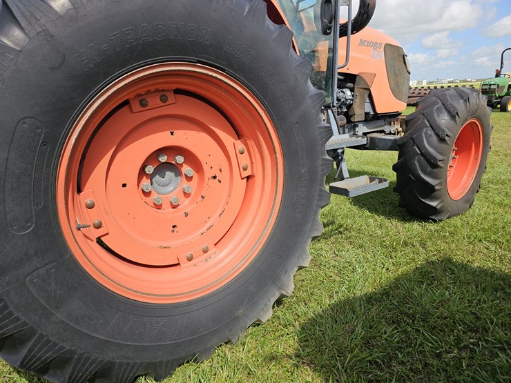 2015-kubota-m108s-image-8