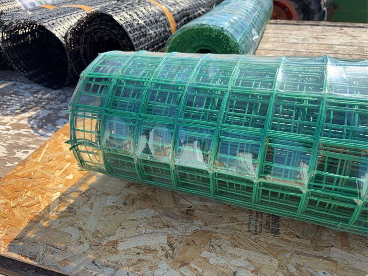 green-vinyl-coated-metal-welded-wire-fence-roll-98.4ft-x-4ft-image-2