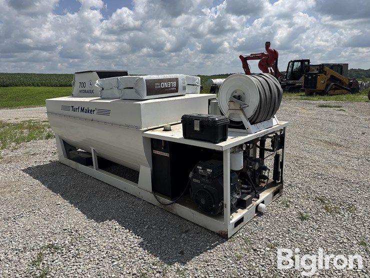 turf-maker-700-hydro-seeder-image-3