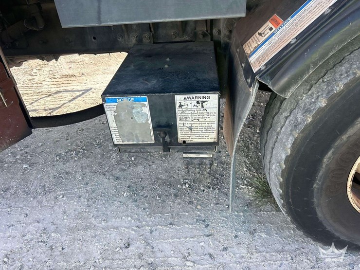 2012-crane-carrier-co.-low-entry-t/a-loadmaster-rear-loader-garbage-truck-image-9