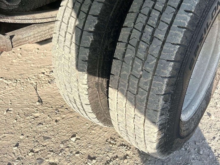 2006-isuzu-npr-image-38