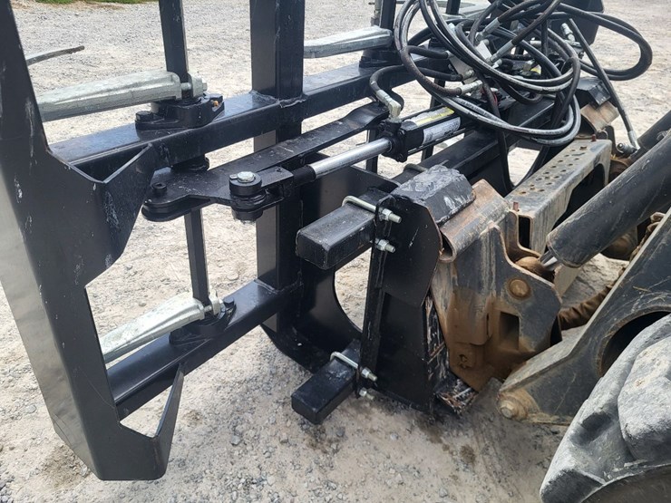 2018-marcrest-bg42-bale-grapple-w/skid-loader-mounting-plate-and-removable-bale-guard---one-owner-like-new-image-7