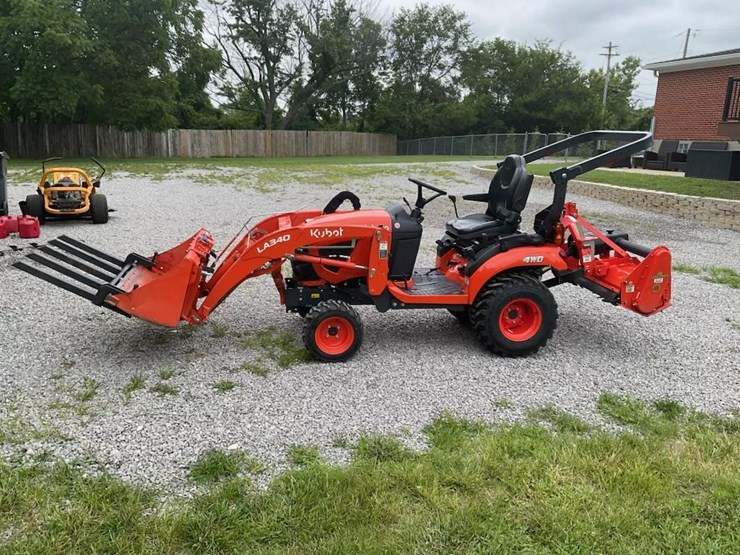 kubota---2023-4wd-compact-tractor-image-1