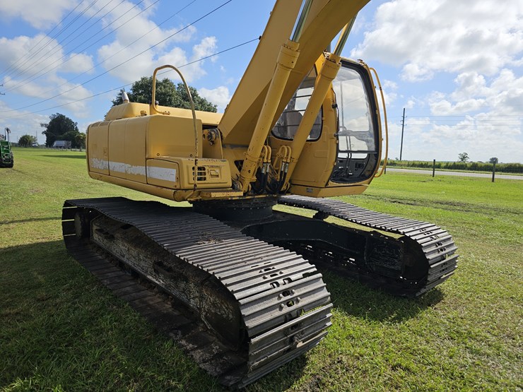deere-200-lc-image-3