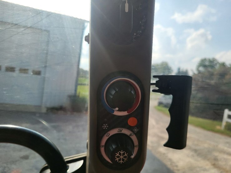 2016-case-ih-farmall-75c-image-55