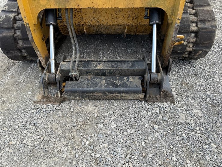 2016-caterpillar-299d2-xhp-image-9