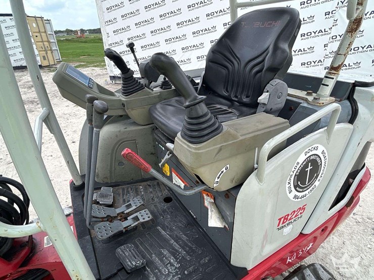2022-takeuchi-tb225-image-20