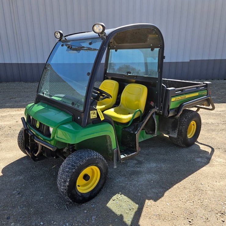 JOHN DEERE GATOR