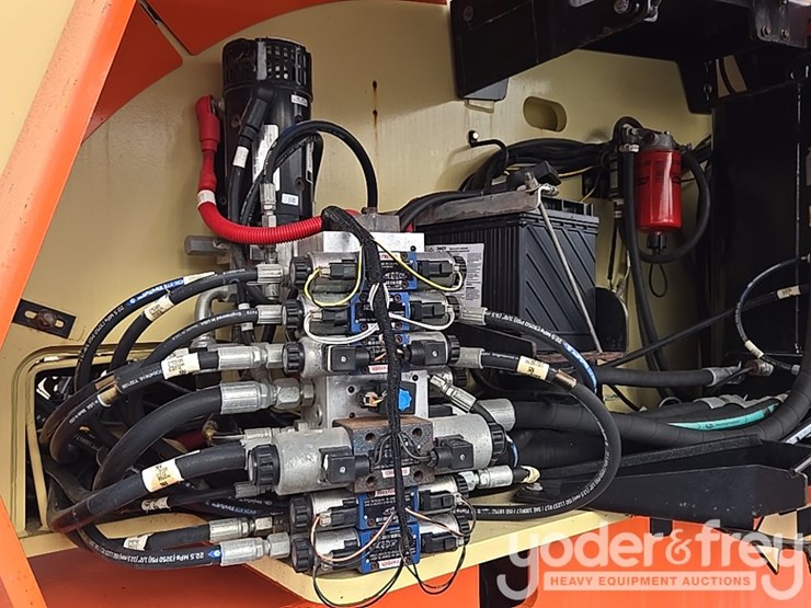 2016-jlg-800aj-image-34