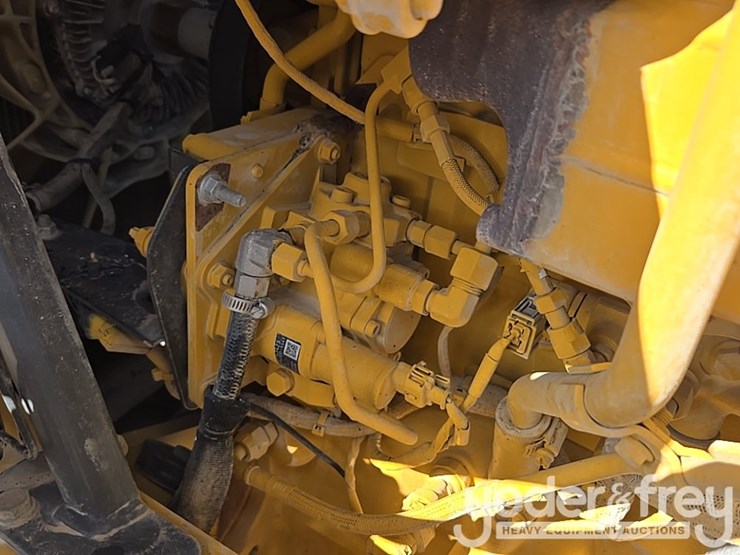 2019-deere-310sl-image-40