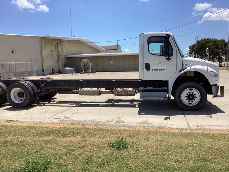 2014-freightliner-m2-image-4