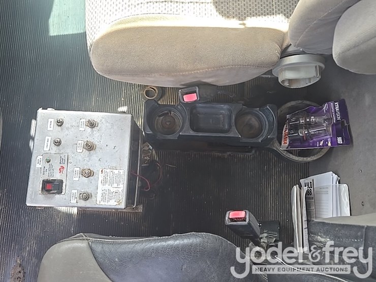 2012-peterbilt-348-image-85