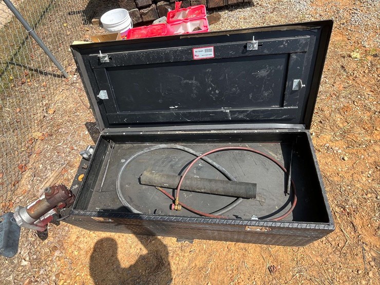 aux-fuel-tank-with-tool-box-on-top-image-6