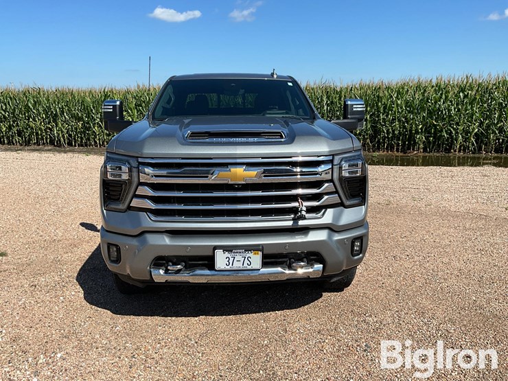 2024-chevrolet-2500-image-2