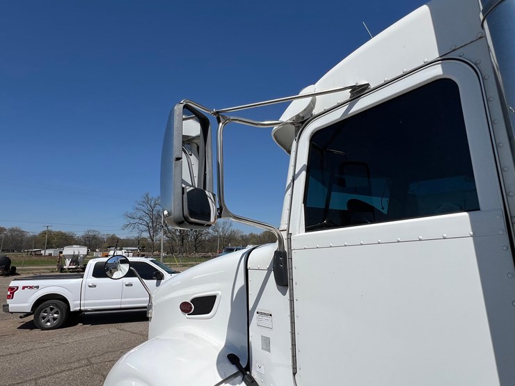 2011-peterbilt-386-image-23