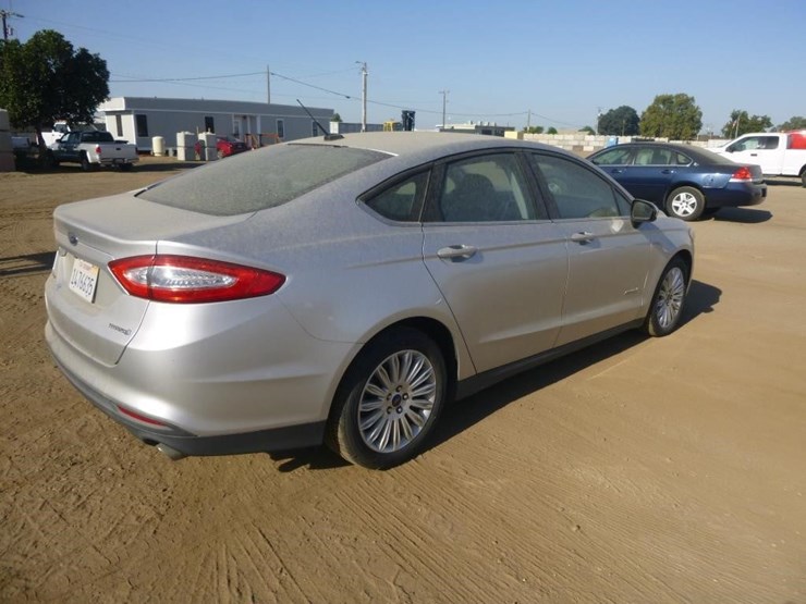 2016-ford-fusion-hybrid-sedan-image-4