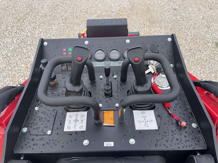 sl-1050-skid-steer-image-16