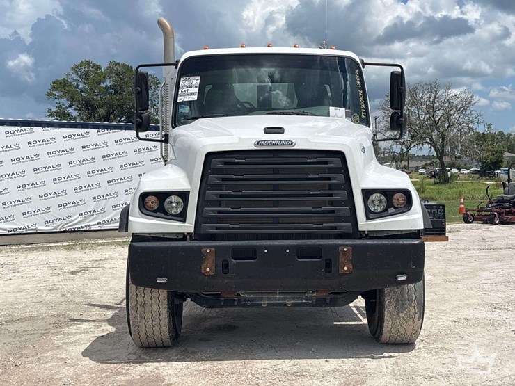 2015-freightliner-114sd-image-42