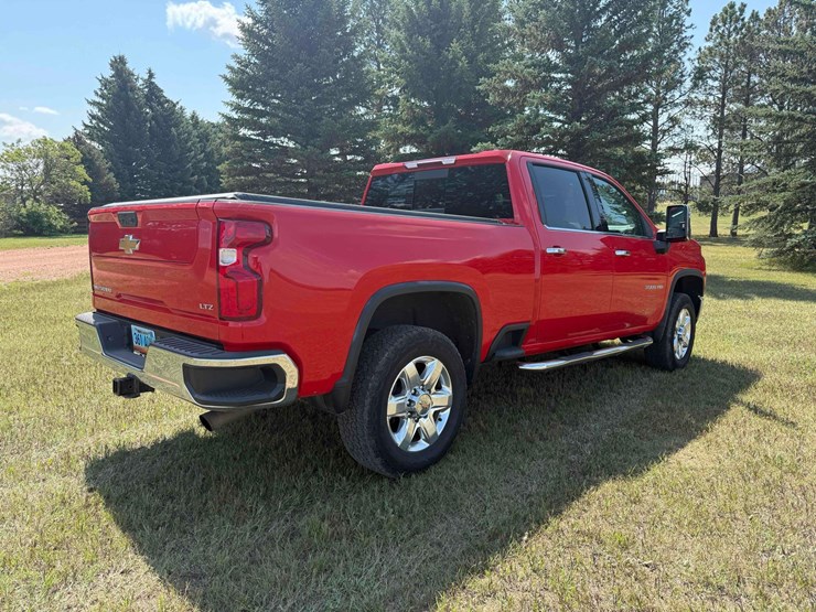 2022-chevrolet-3500-image-5