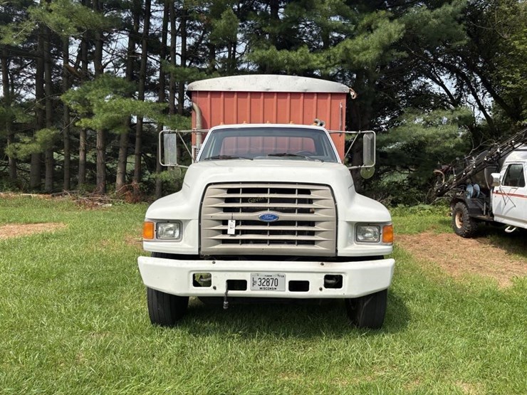 1995-ford-8000-image-3