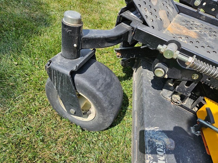 #6889-•-cub-cadet-"-the-tank"-zero-turn-mower-image-29
