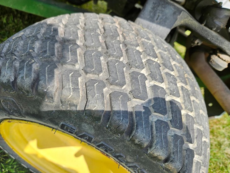 2011-john-deere-1445-image-37