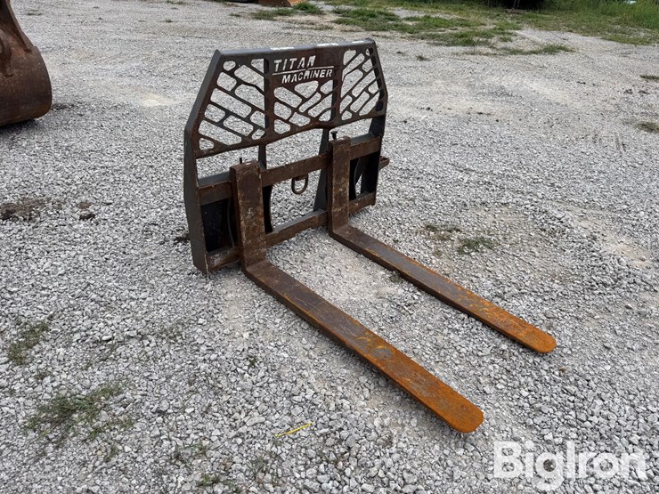 titan-machinery-pallet-forks-image-3