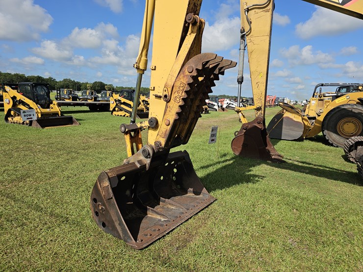deere-200-lc-image-9