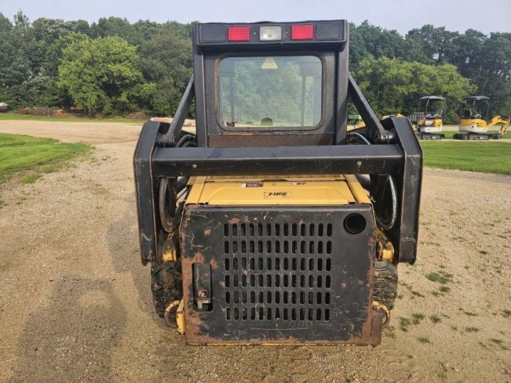new-holland-465-image-11