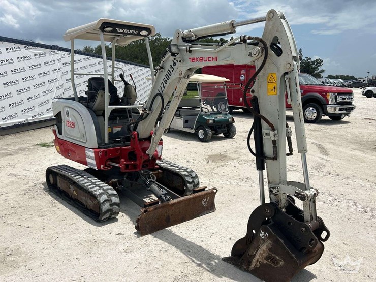 2022-takeuchi-tb225-image-2