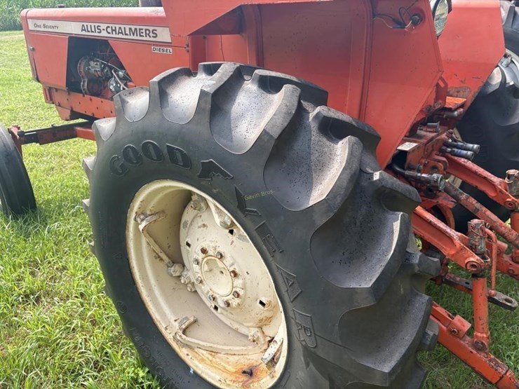allis-chalmers-170-tractor-image-12