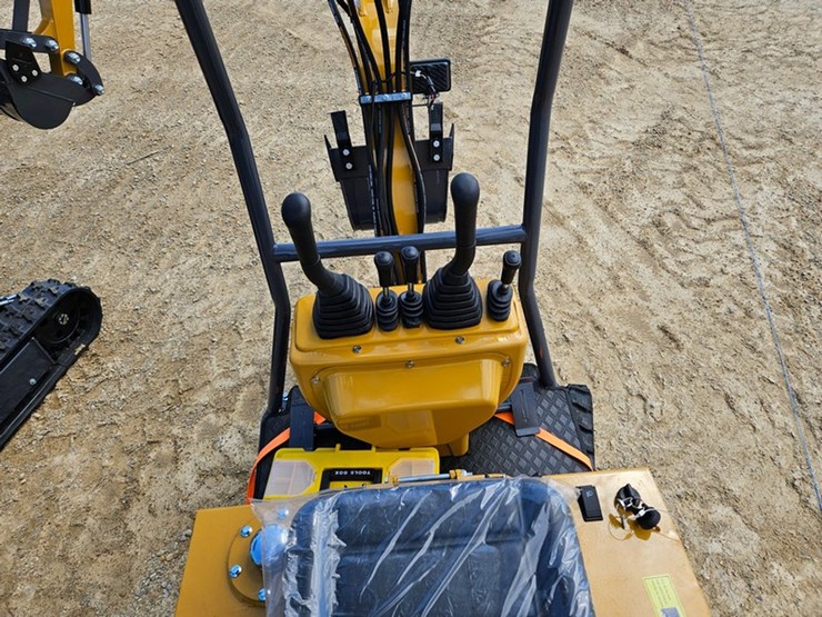 #217-•-2026-agt-mx12r-mini-excavator-image-18
