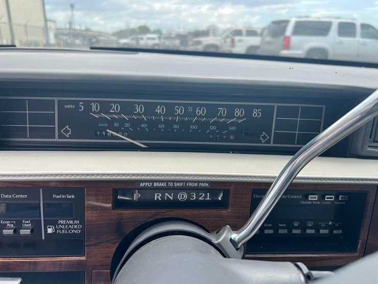 no-reserve!-cadillac-sedan-deville!-image-9