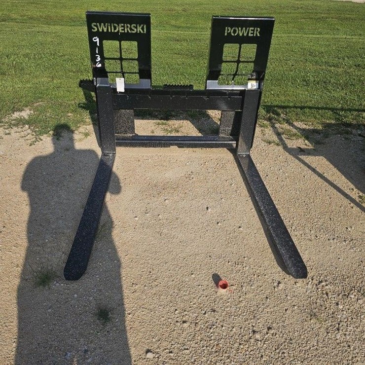 Skid Steer pallet forks