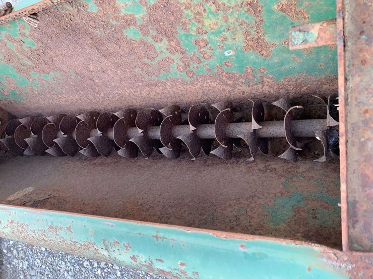 ez-flo-style-fertilize-spreader/-seeder-w/-hydraulic-opening-image-13