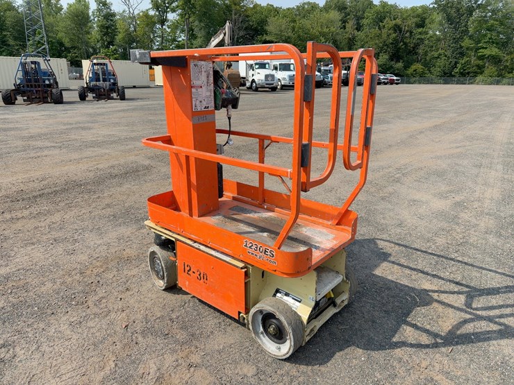 2013-jlg-1230es-image-2