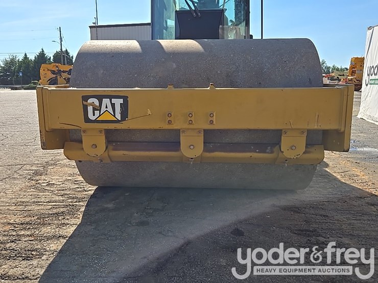 2020-caterpillar-cs56b-image-12