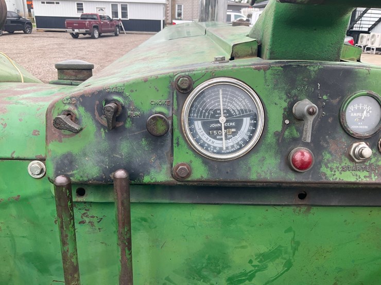 1958-john-deere-820-image-30