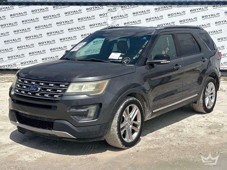 2016-ford-explorer-xlt-image-1