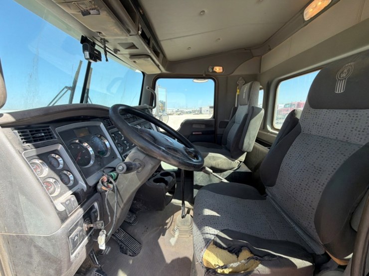 2014-kenworth-t800-image-14